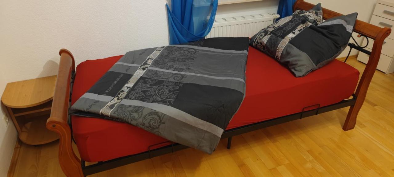 Einzimmerwohnung mit Parkplatz ohne Küche Bischweier Exterior foto
