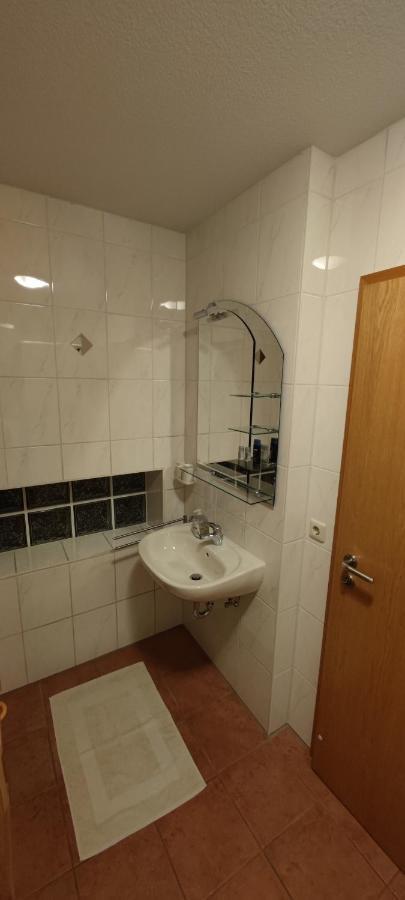 Einzimmerwohnung mit Parkplatz ohne Küche Bischweier Exterior foto